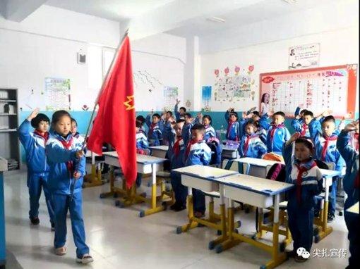 救援男孩毕业生